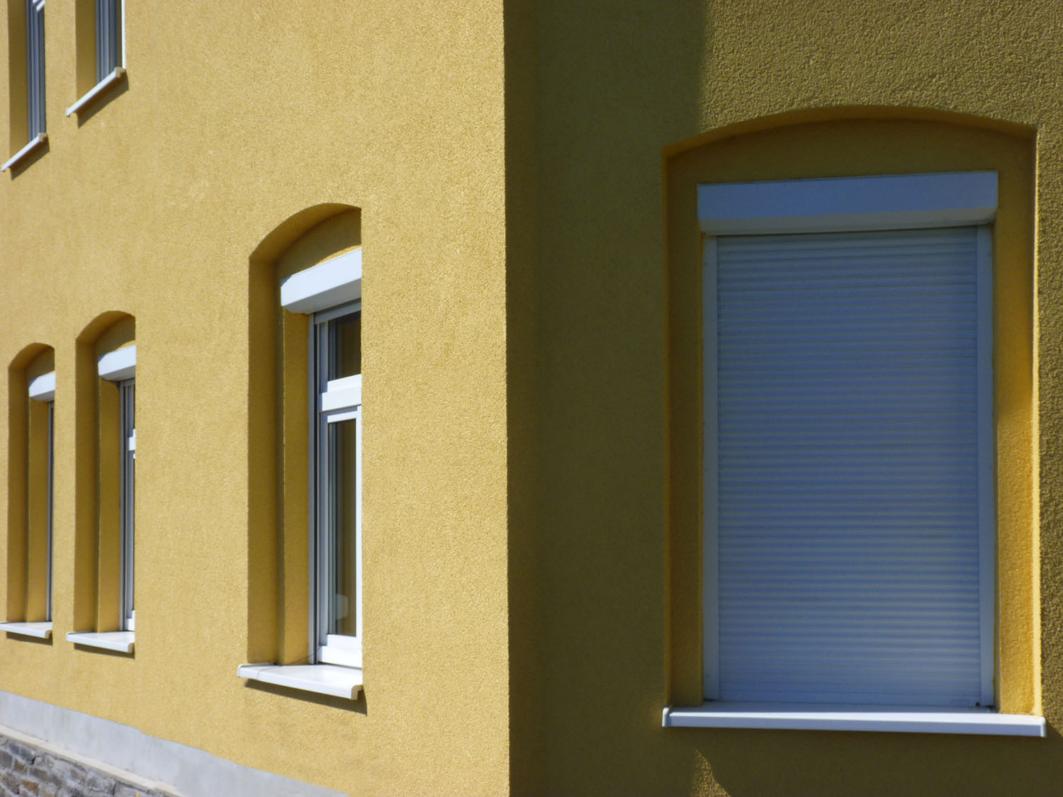 Rollladen in Hauswand